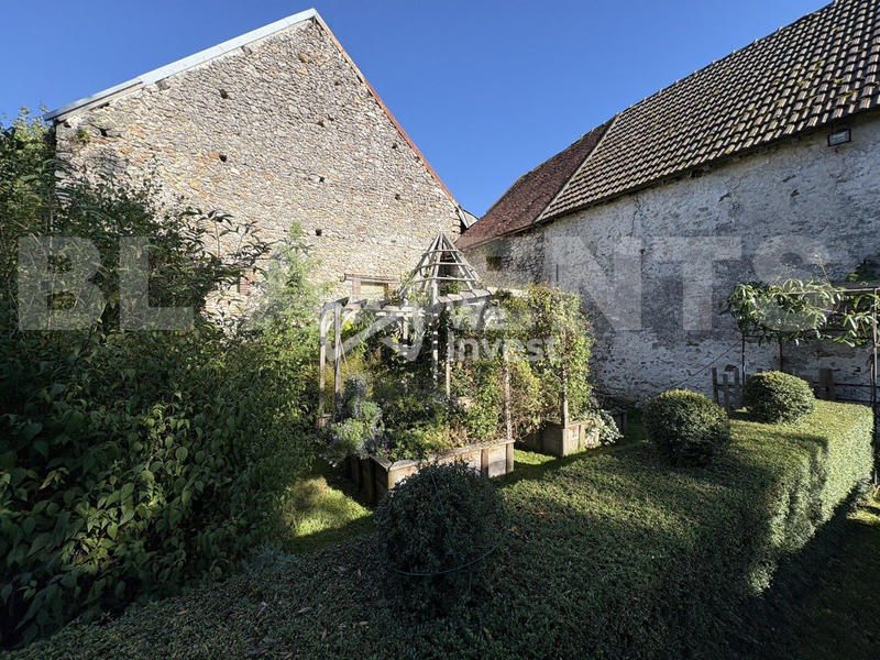 Maison - 235 m² - 9 pièces