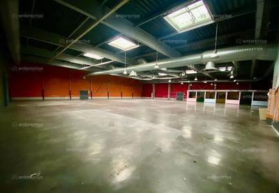 Local commercial - 1 200 m²