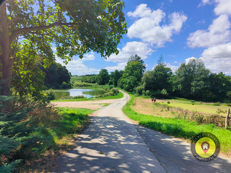 Maison - 750 m² - 13 pièces