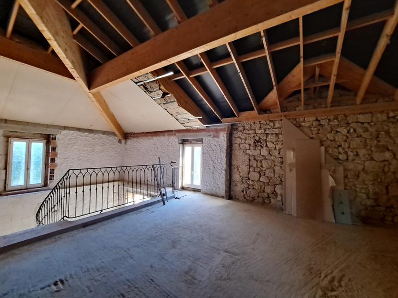 Maison - 185 m² - 15 pièces