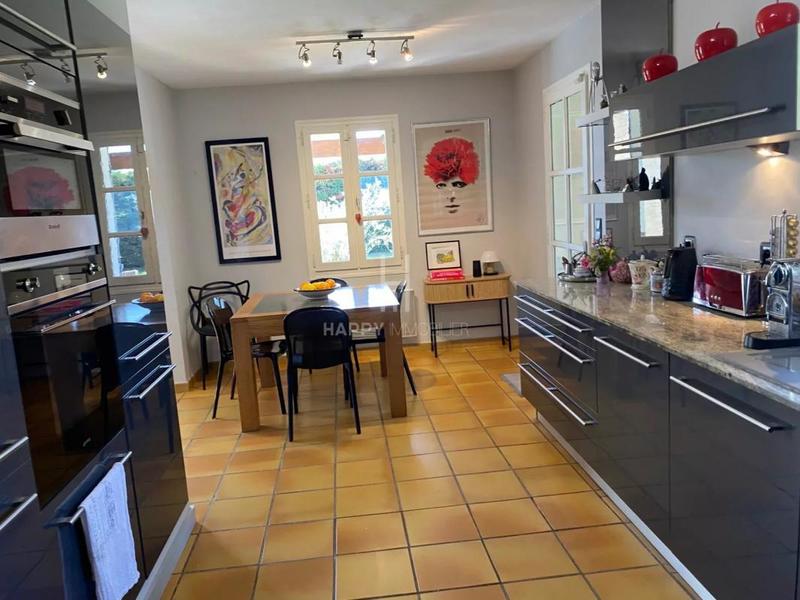 Propriété - 198 m² - 7 pièces