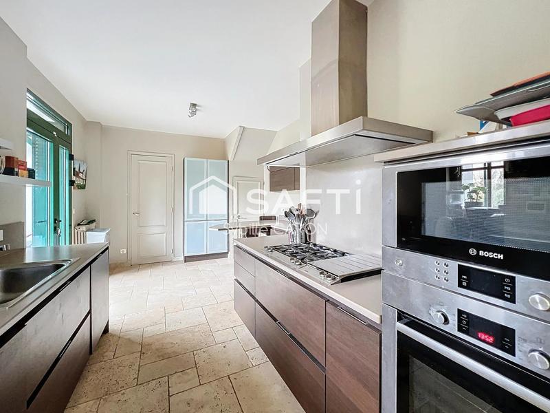 Maison - 205 m² - 8 pièces