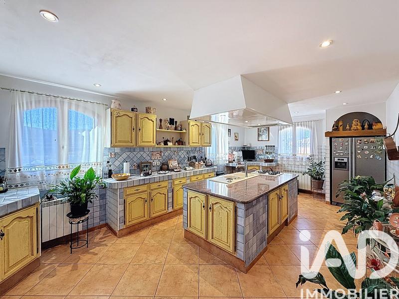 Maison - 267 m² - 8 pièces