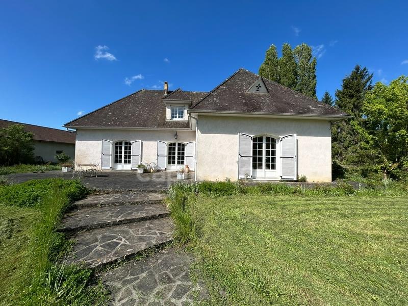 Maison - 252 m² - 7 pièces