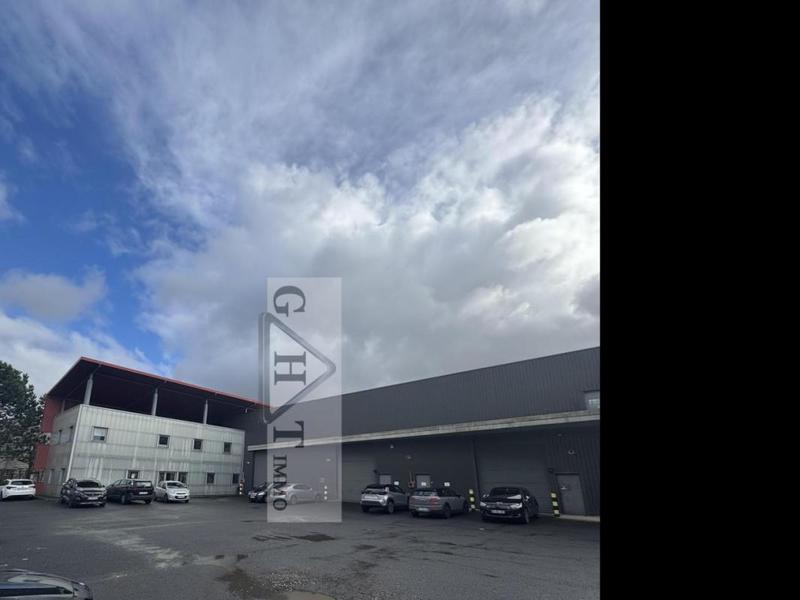 Entrepôt - 834 m²