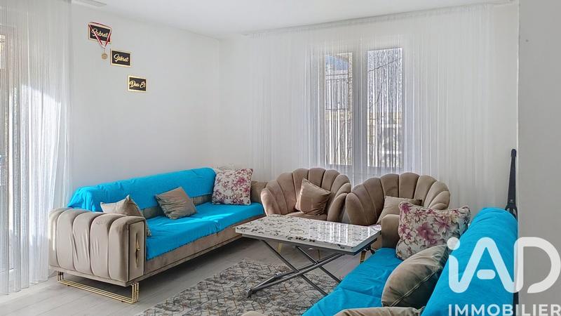 Maison - 280 m² - 16 pièces