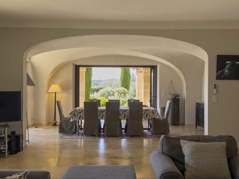 Maison - 240 m² - 9 pièces