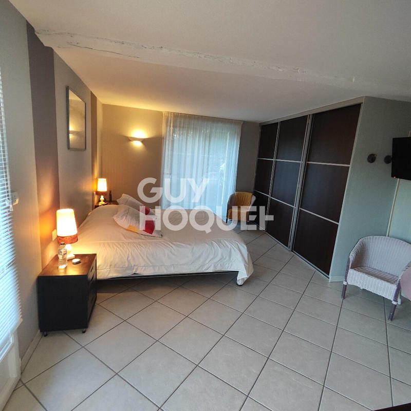 Maison - 232 m² - 11 pièces