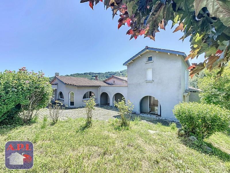 Maison - 230 m² - 6 pièces