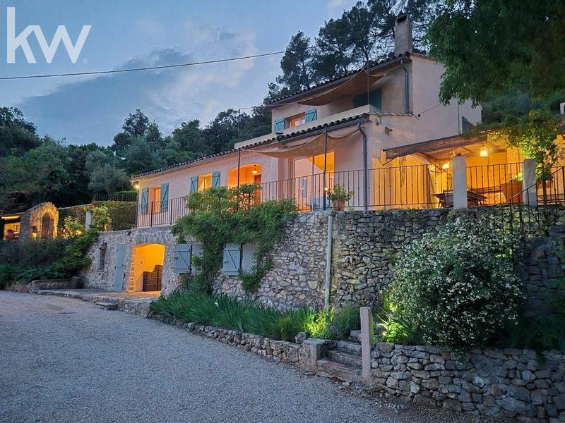 Maison - 172 m² - 8 pièces