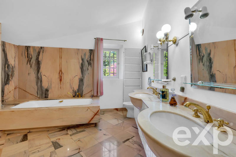 Bastide - 342 m² - 9 pièces