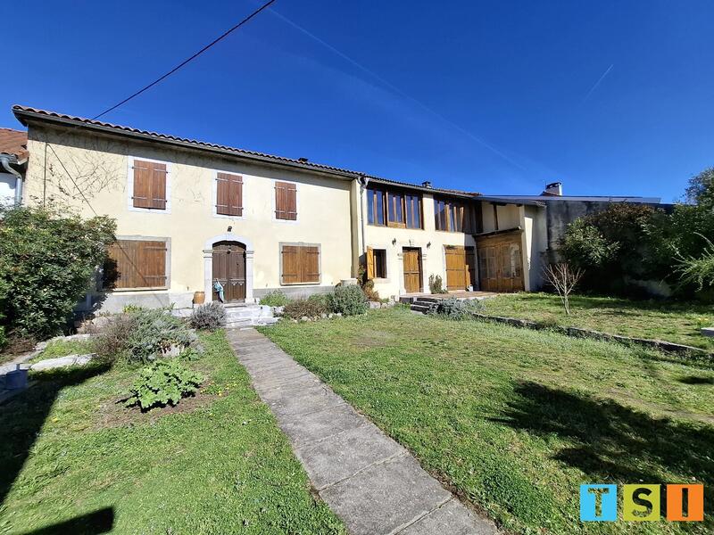 Maison - 220 m² - 9 pièces