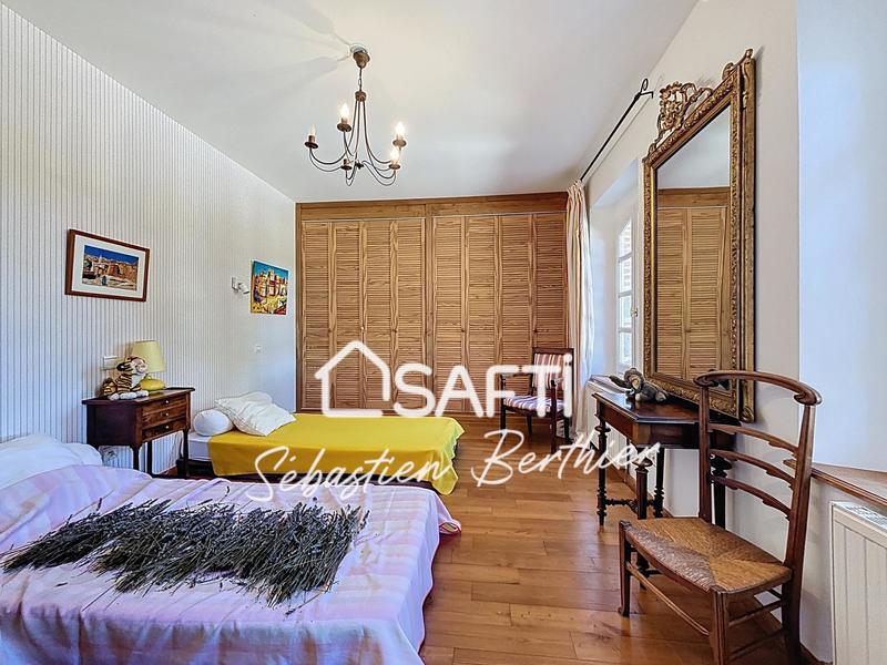 Maison de maîtres - 312 m² - 8 pièces