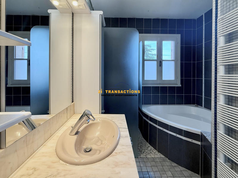 Maison - 220 m² - 8 pièces