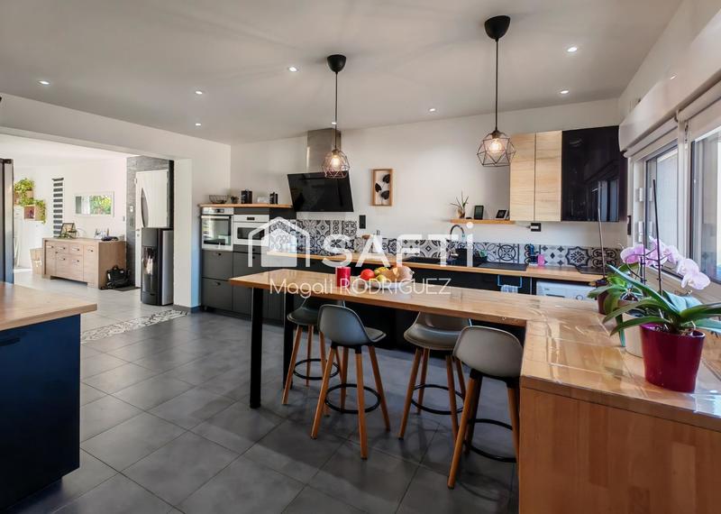 Maison - 188 m² - 8 pièces