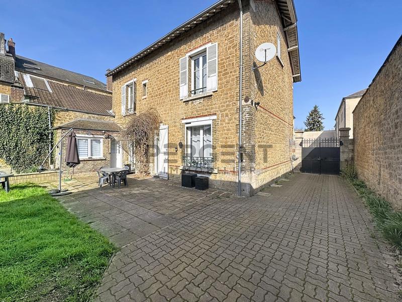 Maison - 211 m² - 10 pièces