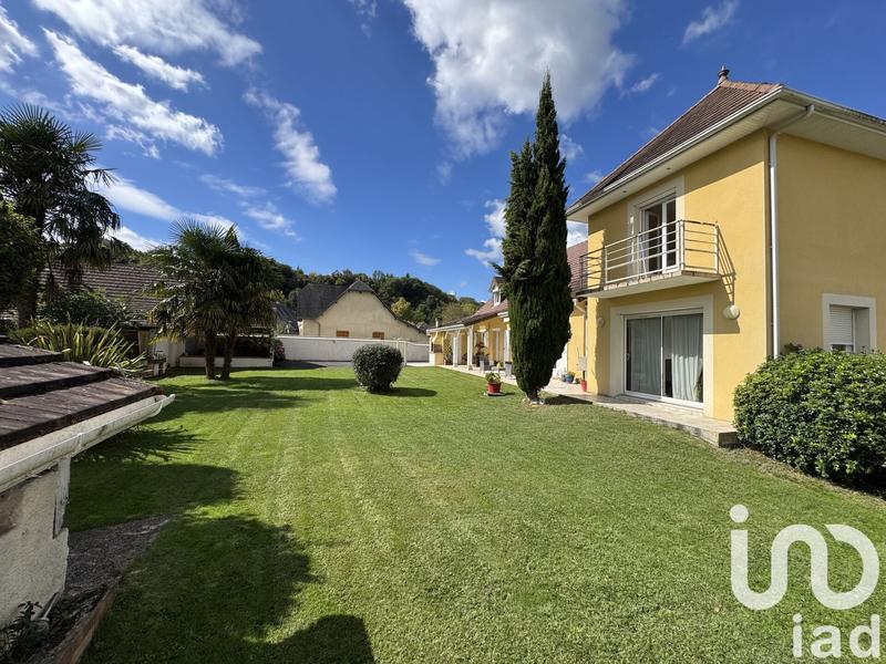 Maison - 176 m² - 9 pièces