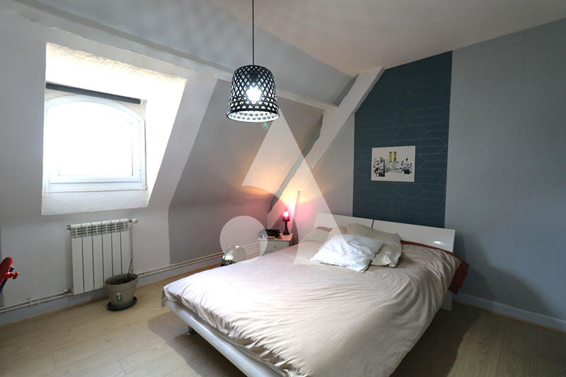 Maison - 219 m² - 7 pièces