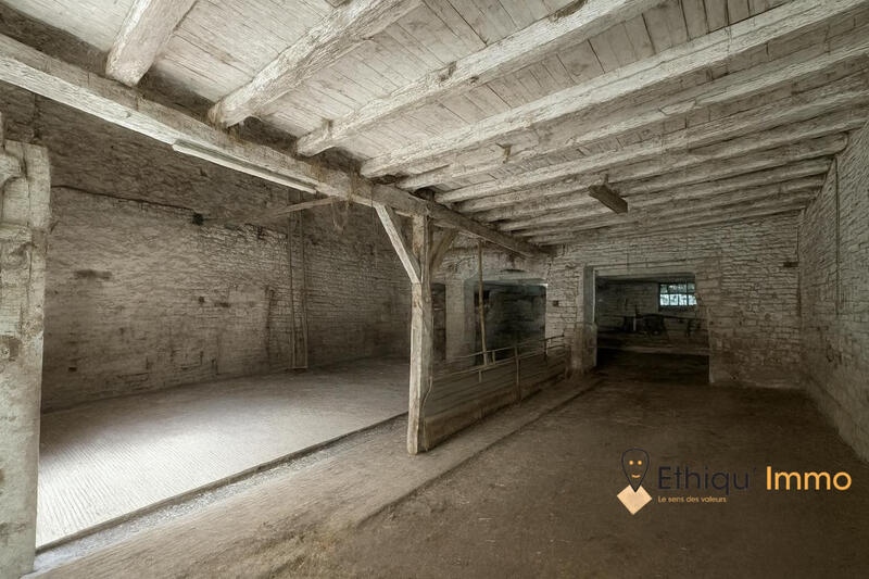 Ferme - 683 m² - 6 pièces