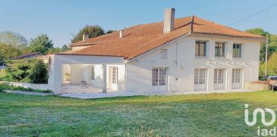 Maison - 560 m² - 10 pièces