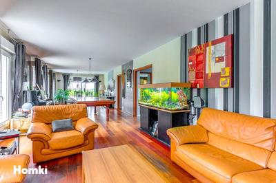 Maison - 210 m² - 8 pièces