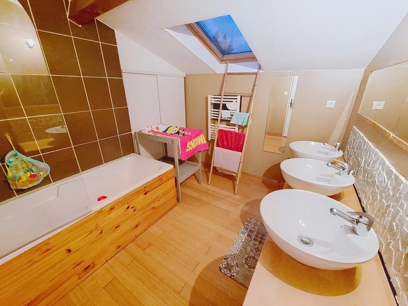 Maison - 217 m² - 9 pièces