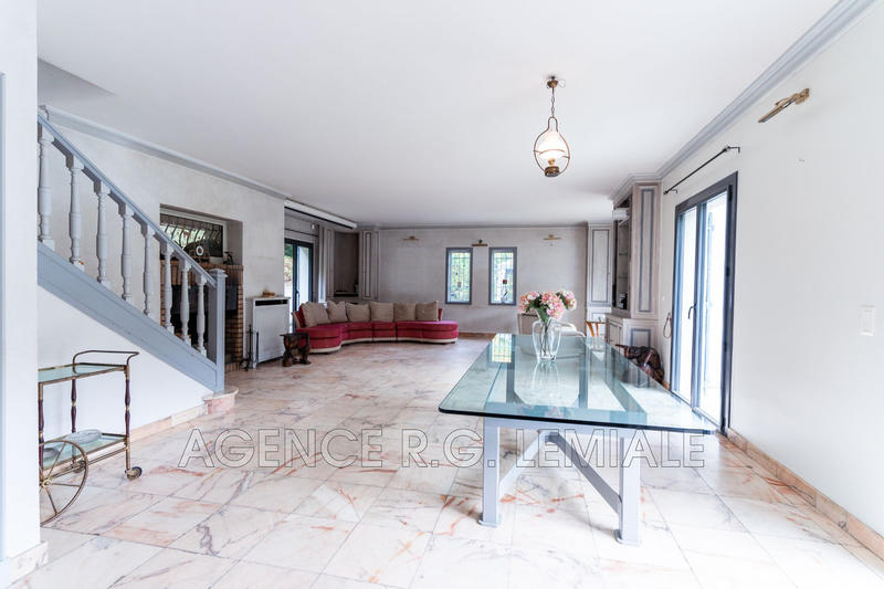 Maison - 180 m² - 7 pièces