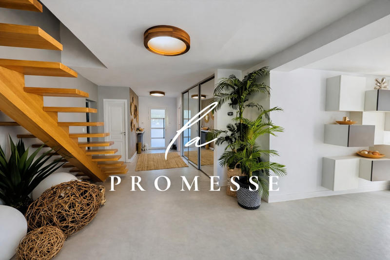 Villa - 301 m² - 9 pièces