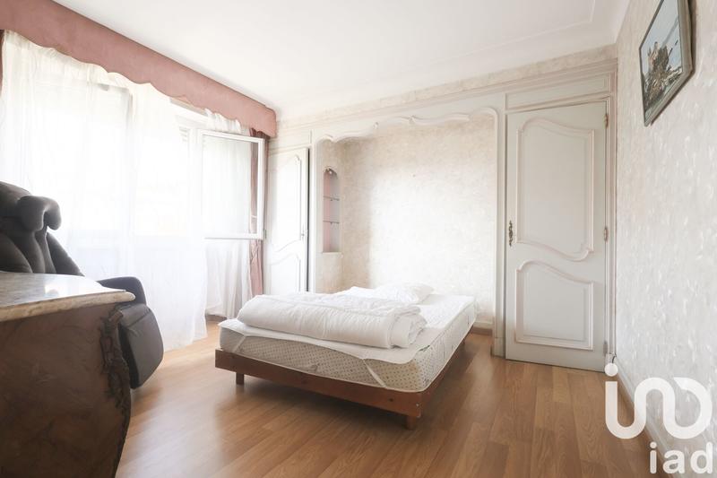 Maison - 234 m² - 8 pièces