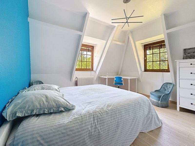 Maison - 238 m² - 9 pièces