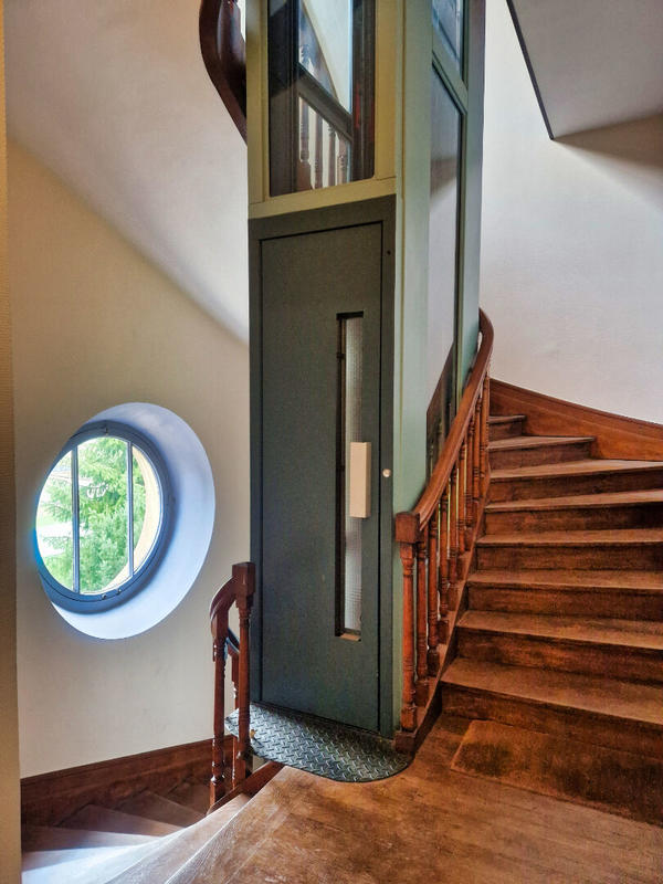 Maison - 329 m² - 9 pièces