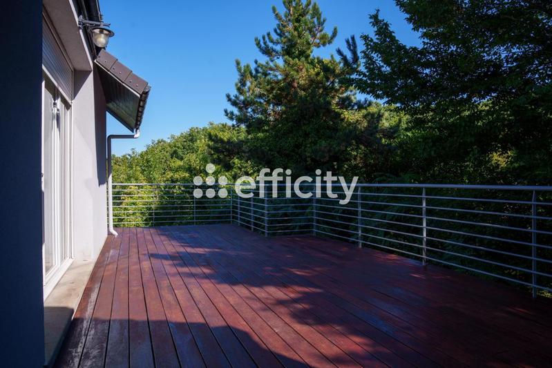 Villa - 230 m² - 9 pièces