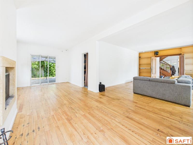 Maison - 220 m² - 8 pièces