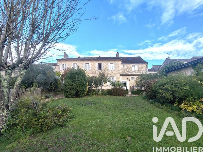 Maison - 258 m² - 7 pièces