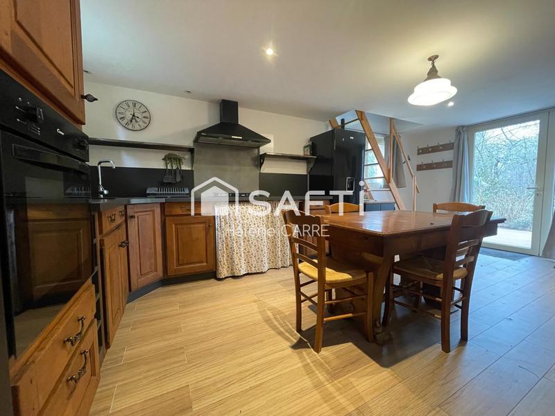 Maison - 237 m² - 11 pièces