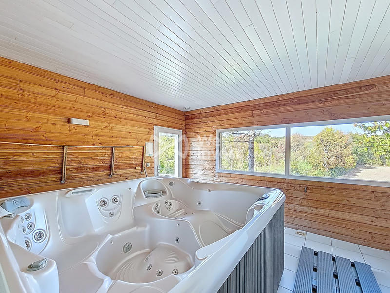 Maison ancienne - 374 m² - 14 pièces