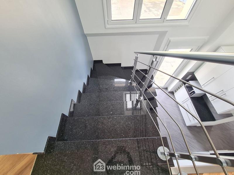 Maison - 312 m² - 13 pièces