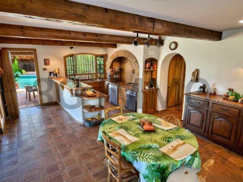 Mas - 230 m² - 6 pièces