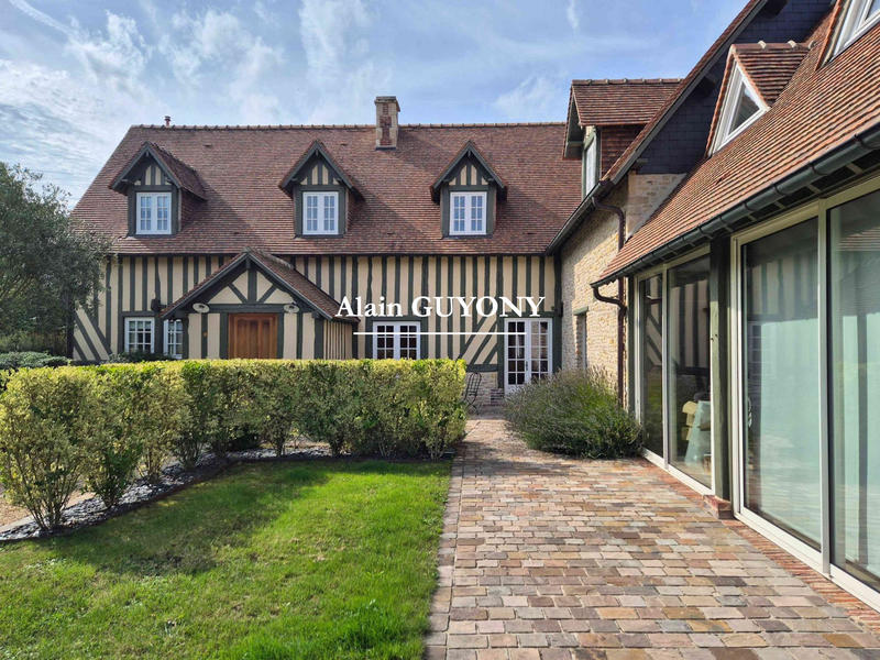 Maison contemporaine - 276 m² - 9 pièces