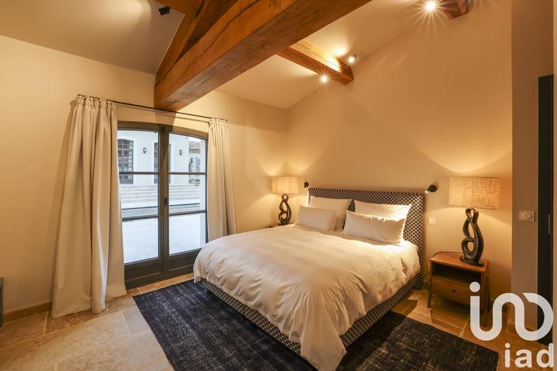 Maison - 425 m² - 8 pièces