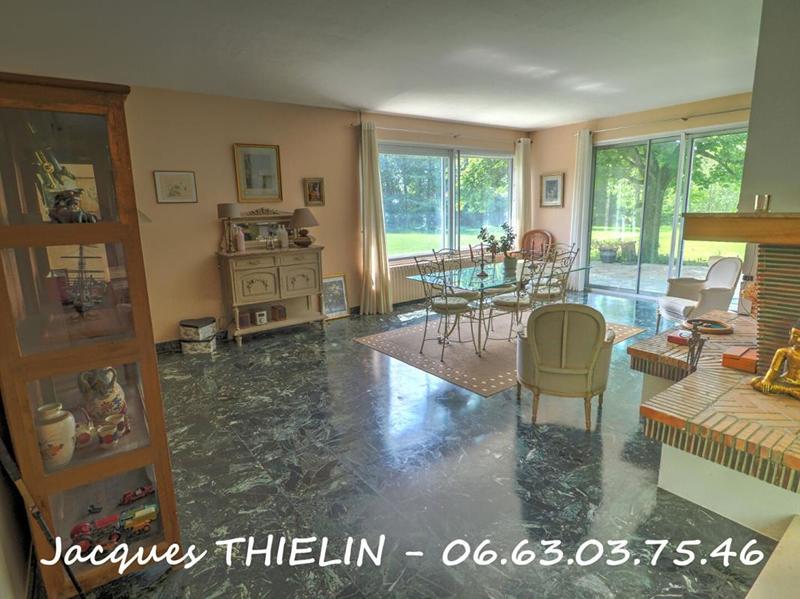 Maison - 260 m² - 8 pièces