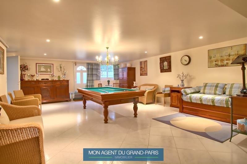 Maison - 300 m² - 10 pièces