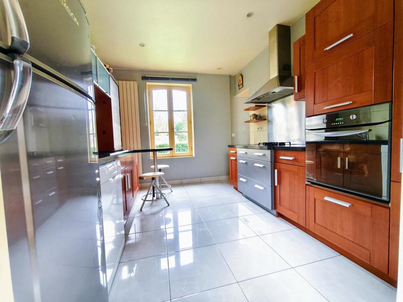 Maison - 245 m² - 8 pièces