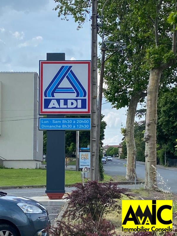 Local commercial - 1 226 m² - 5 pièces