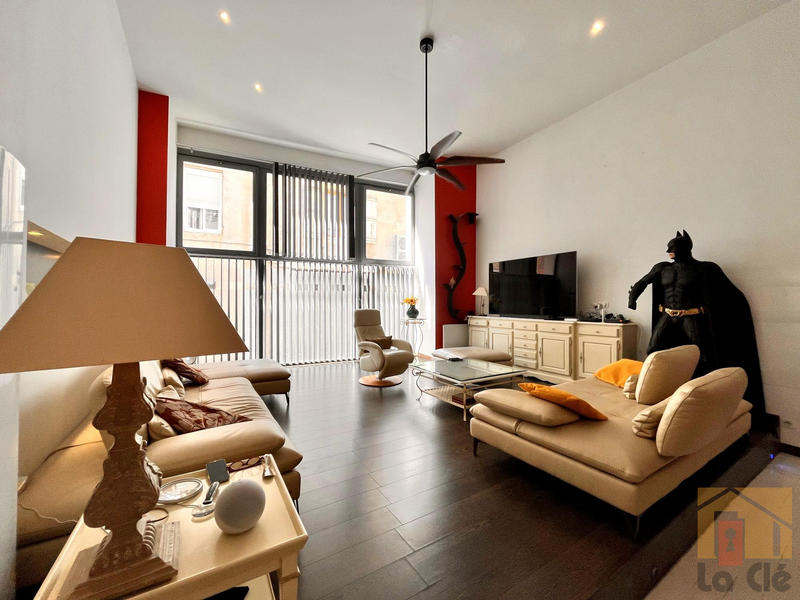 Loft - 130 m² - 4 pièces