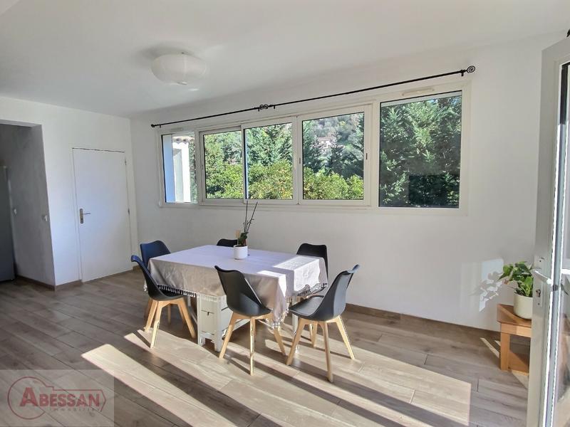 Maison - 200 m² - 7 pièces