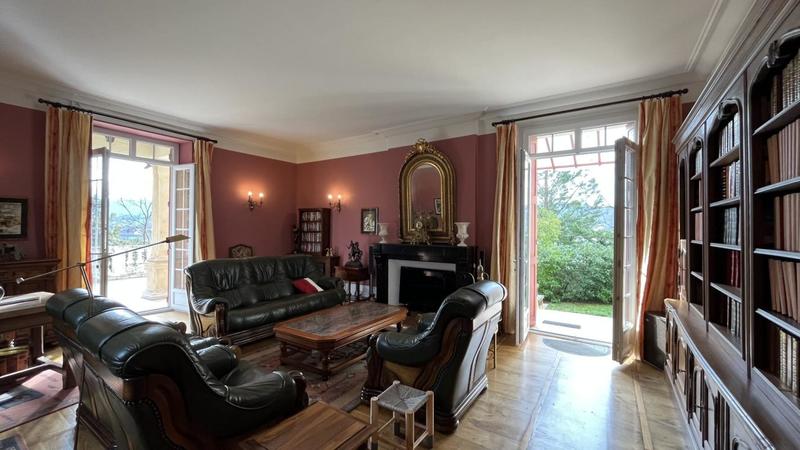 Maison - 300 m² - 8 pièces