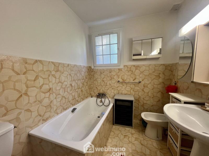 Maison - 220 m² - 8 pièces