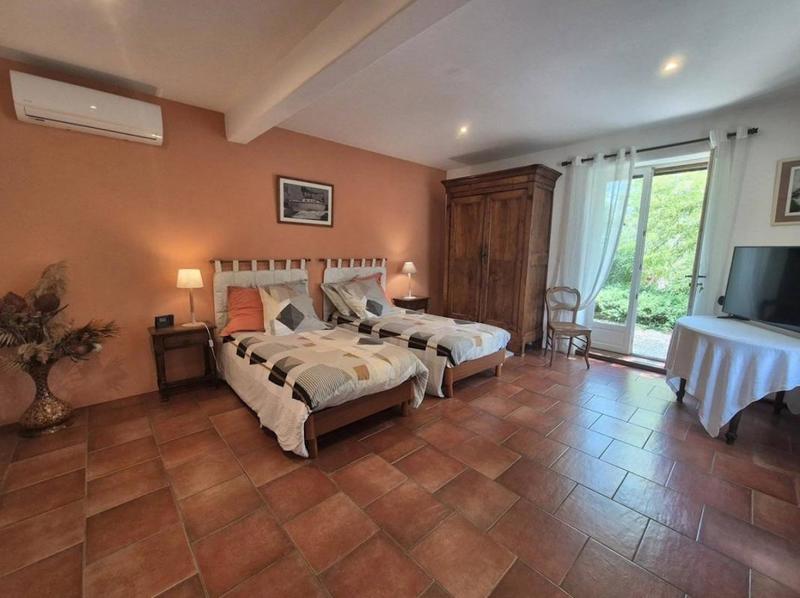 Maison - 292 m² - 7 pièces