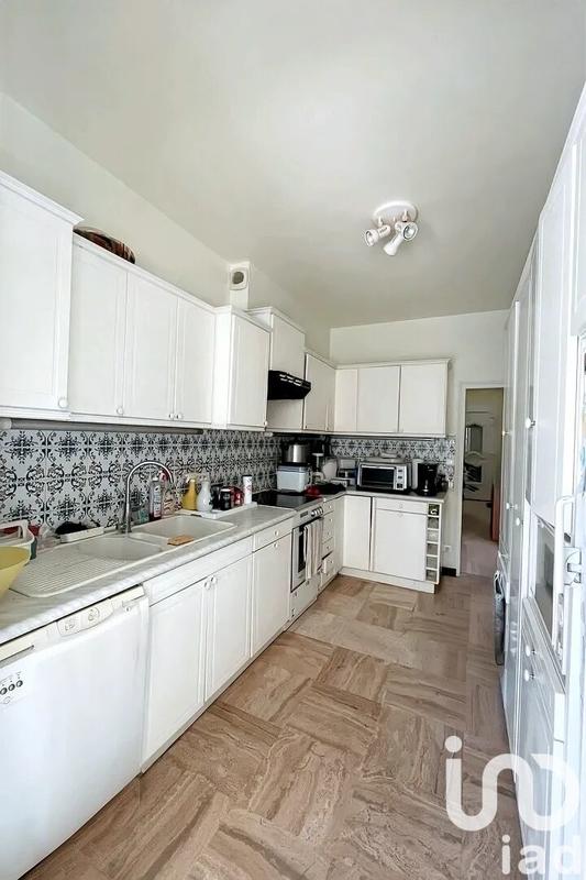 Maison - 257 m² - 12 pièces